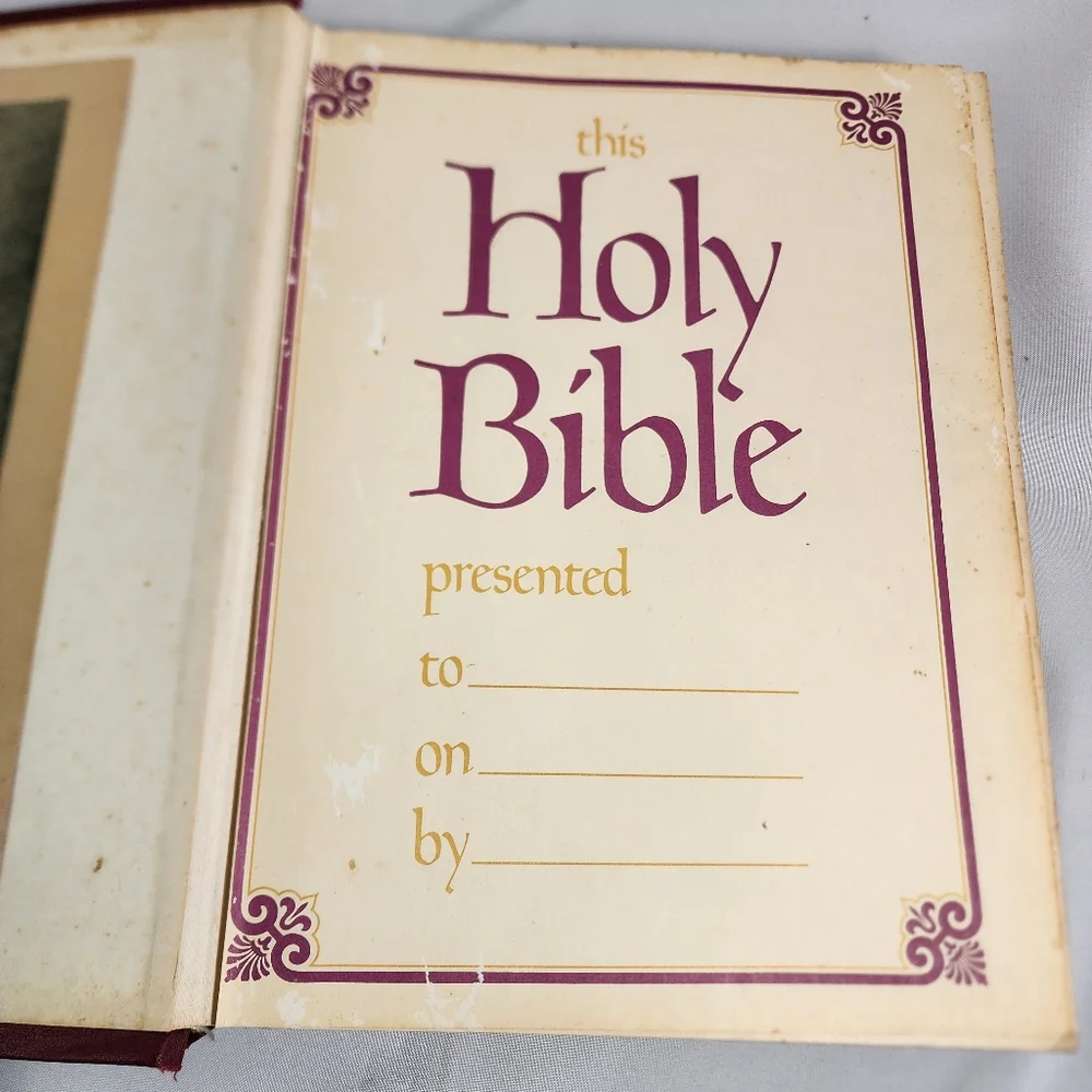 Vintage 1978 Holy Bible Family Life Edition Full Color Sections